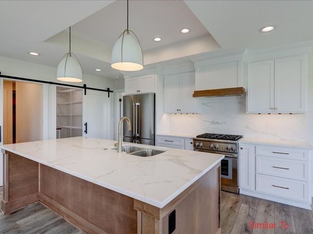 18013 Tanglewood Drive, Clive, IA 50325