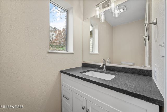 140 Tuhdegwa Way, Loudon, TN 37774