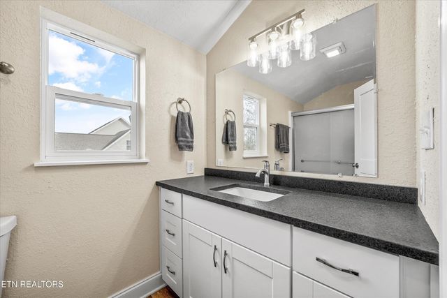 140 Tuhdegwa Way, Loudon, TN 37774