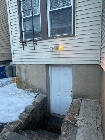 5 Dewey St, Dover Town, NJ 07801