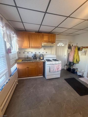 5 Dewey St, Dover Town, NJ 07801