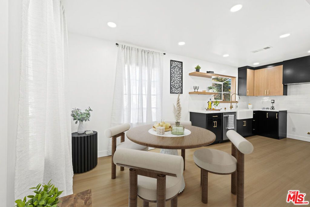 Image 15 of property listing at 512 W Hillsdale Street, Inglewood, CA 90302