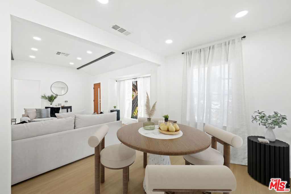 Image 16 of property listing at 512 W Hillsdale Street, Inglewood, CA 90302