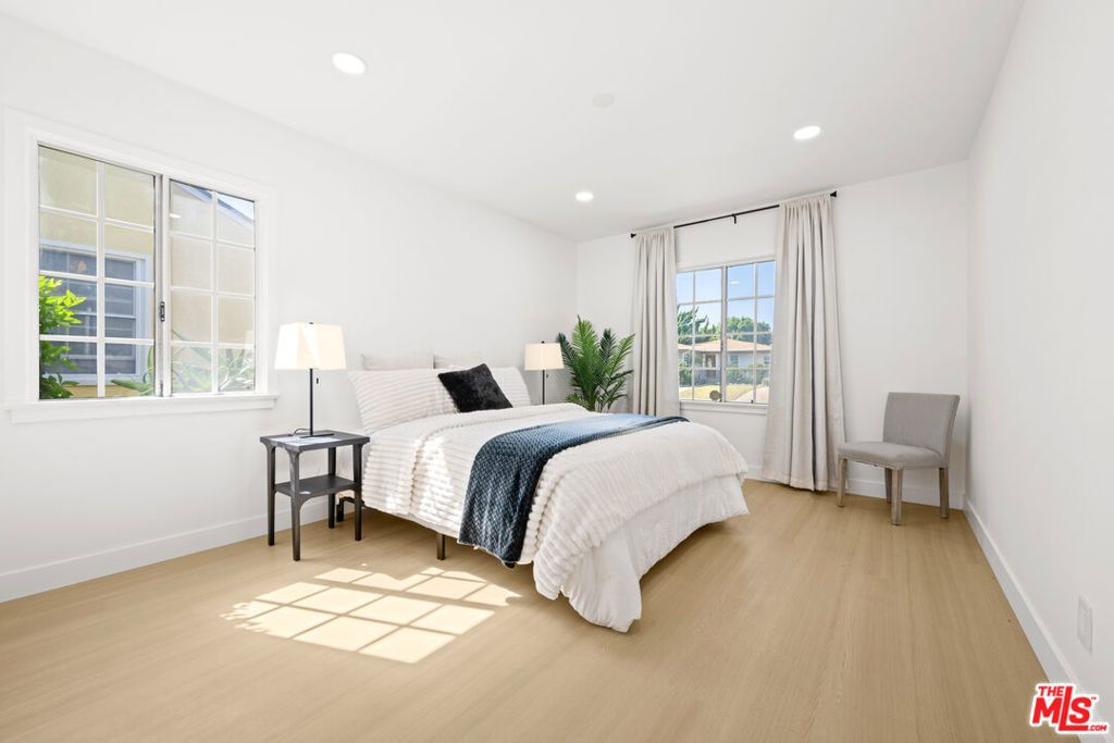 Image 19 of property listing at 512 W Hillsdale Street, Inglewood, CA 90302