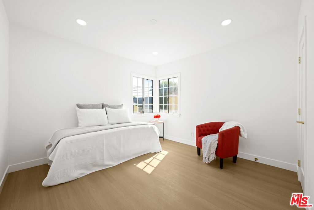 Image 20 of property listing at 512 W Hillsdale Street, Inglewood, CA 90302