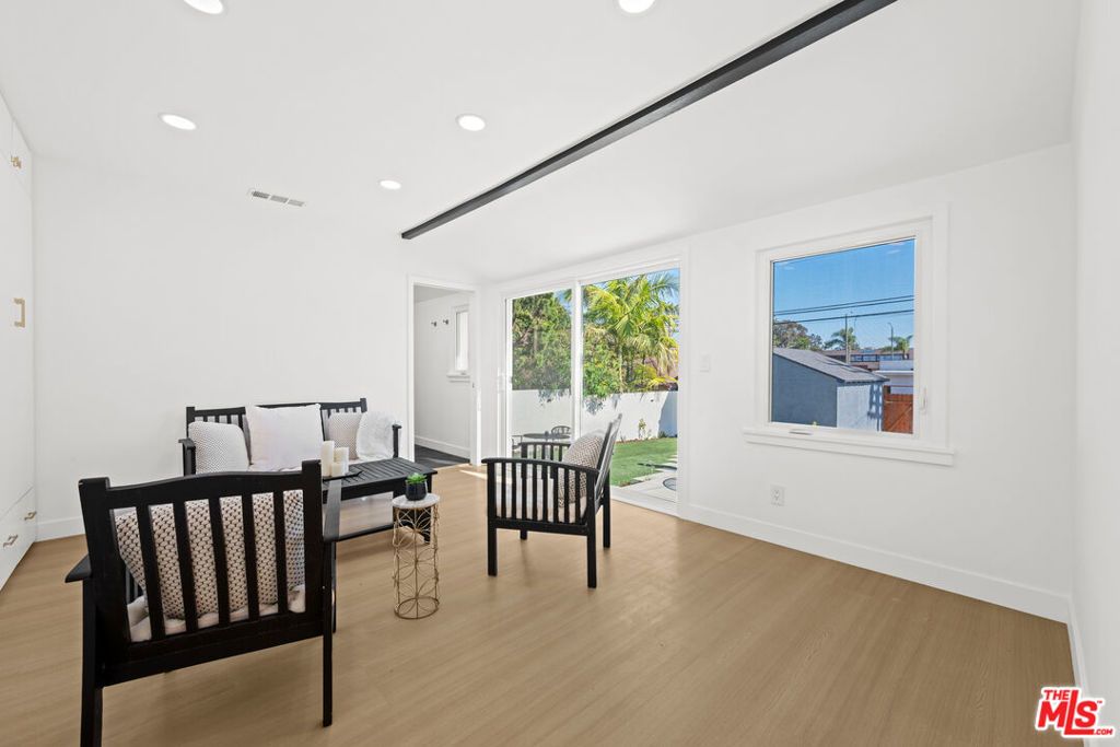 Image 23 of property listing at 512 W Hillsdale Street, Inglewood, CA 90302