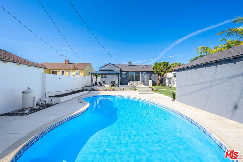 Image 25 of property listing at 512 W Hillsdale Street, Inglewood, CA 90302