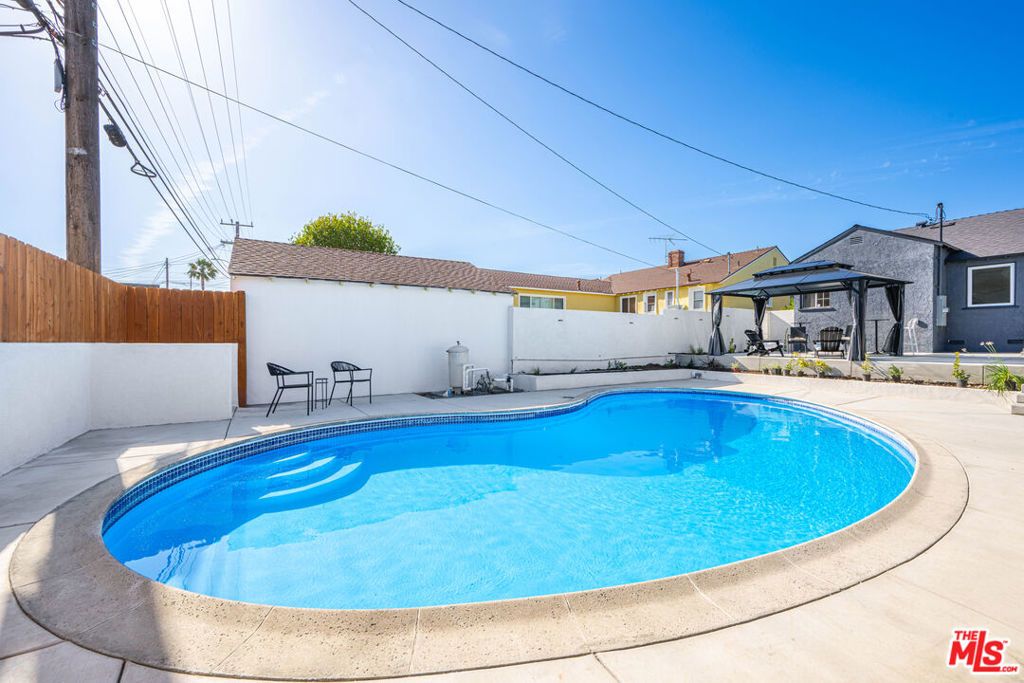 Image 26 of property listing at 512 W Hillsdale Street, Inglewood, CA 90302