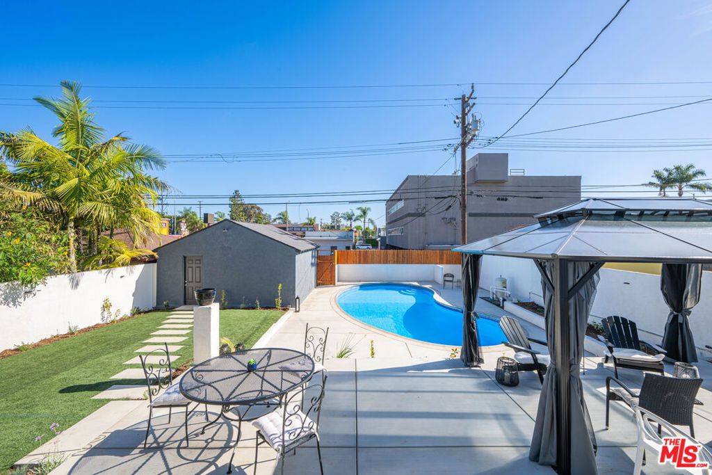 Image 29 of property listing at 512 W Hillsdale Street, Inglewood, CA 90302