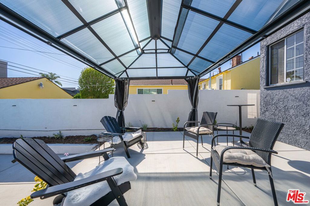 Image 32 of property listing at 512 W Hillsdale Street, Inglewood, CA 90302