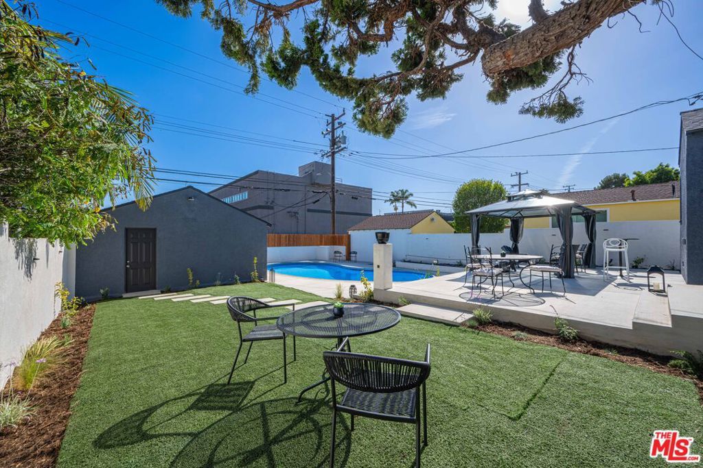 Image 33 of property listing at 512 W Hillsdale Street, Inglewood, CA 90302