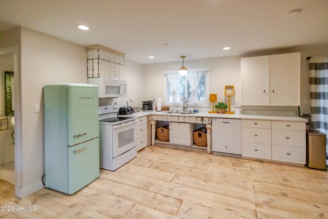 6385 W WHITE MOUNTAIN Boulevard, Show Low, AZ 85901