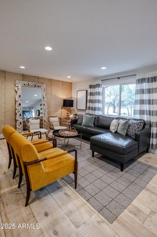 6385 W WHITE MOUNTAIN Boulevard, Show Low, AZ 85901