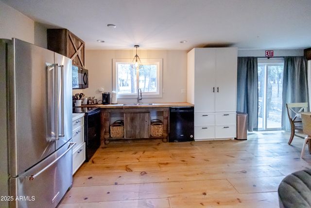 6385 W WHITE MOUNTAIN Boulevard, Show Low, AZ 85901