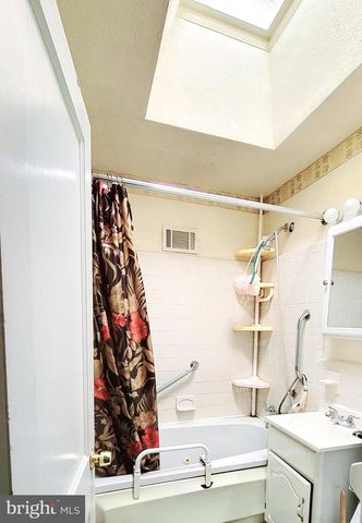 5851 SYLVESTER ST, Philadelphia, PA 19149