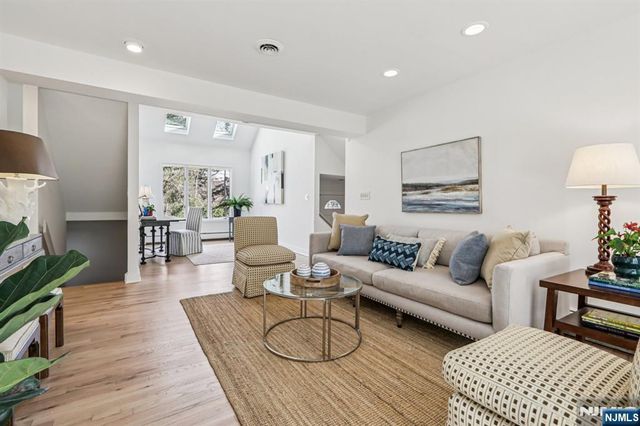 11 Carlough Road, Upper Saddle River, NJ 07458
