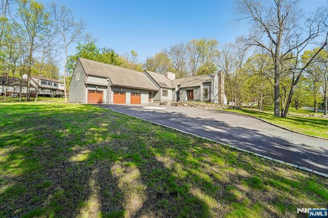 11 Carlough Road, Upper Saddle River, NJ 07458