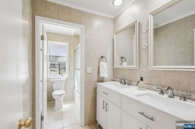 11 Carlough Road, Upper Saddle River, NJ 07458