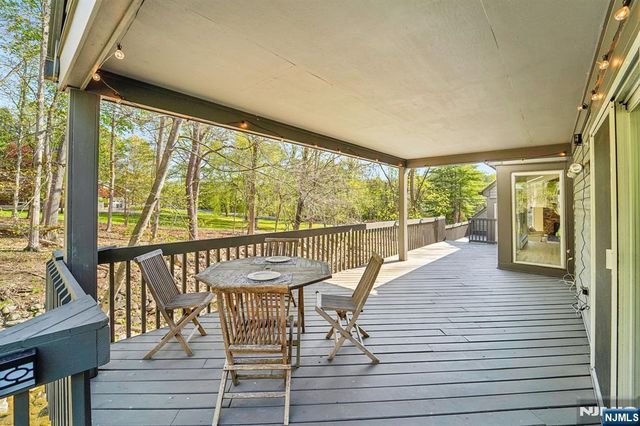 11 Carlough Road, Upper Saddle River, NJ 07458