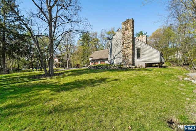 11 Carlough Road, Upper Saddle River, NJ 07458
