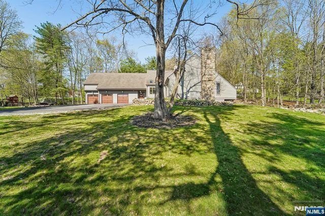11 Carlough Road, Upper Saddle River, NJ 07458