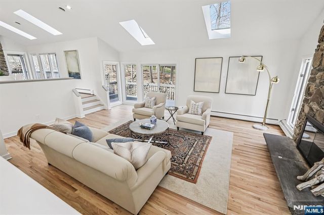 11 Carlough Road, Upper Saddle River, NJ 07458