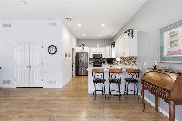 909 VALENTINA LN, Lower Burrell, PA 15068