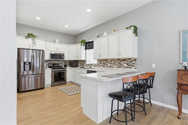 909 VALENTINA LN, Lower Burrell, PA 15068