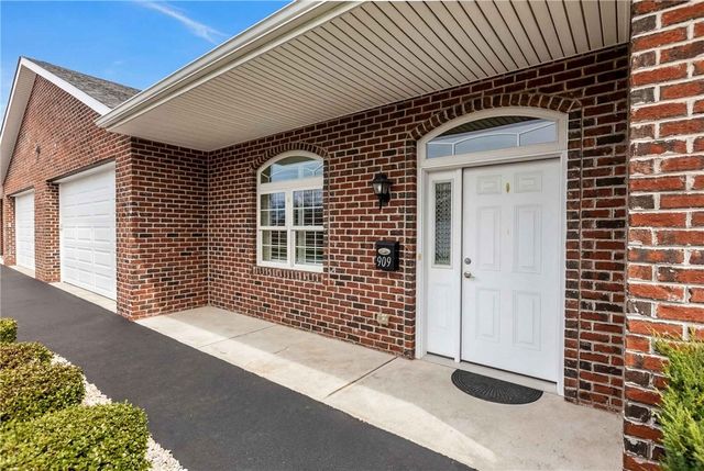 909 VALENTINA LN, Lower Burrell, PA 15068