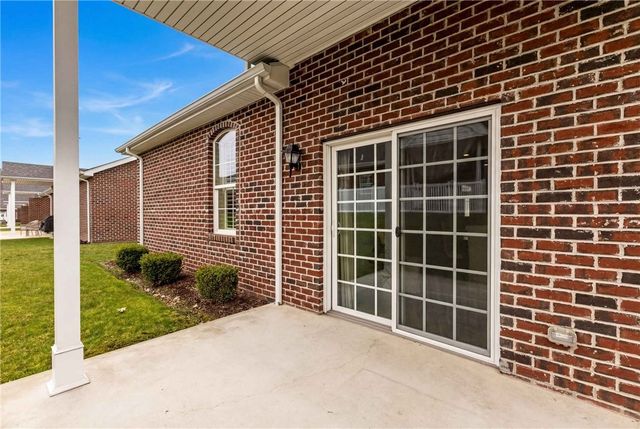 909 VALENTINA LN, Lower Burrell, PA 15068