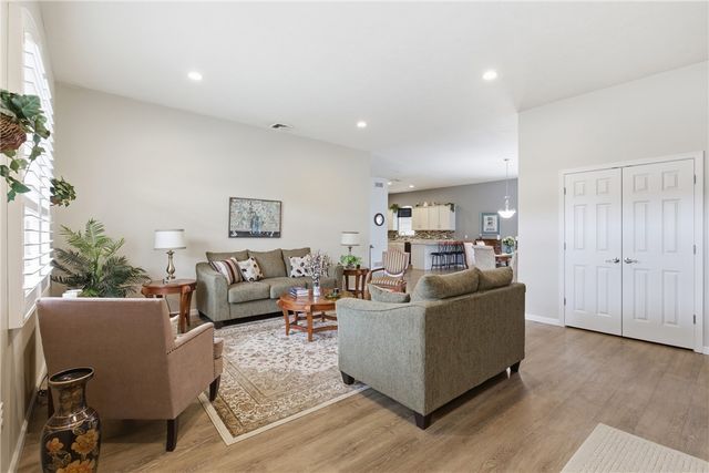 909 VALENTINA LN, Lower Burrell, PA 15068