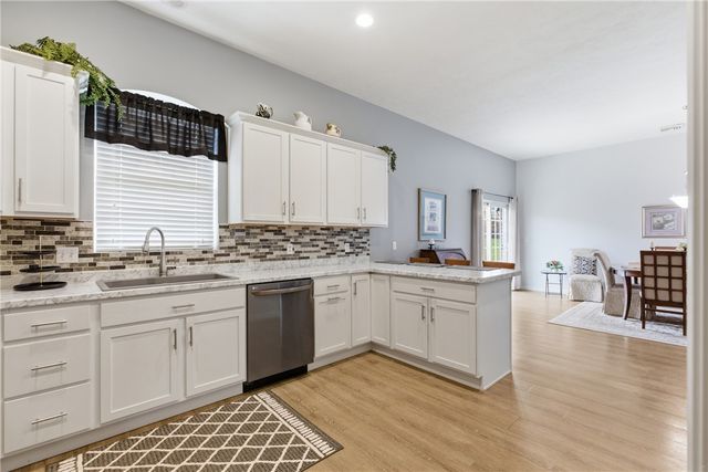 909 VALENTINA LN, Lower Burrell, PA 15068