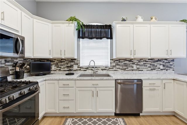 909 VALENTINA LN, Lower Burrell, PA 15068