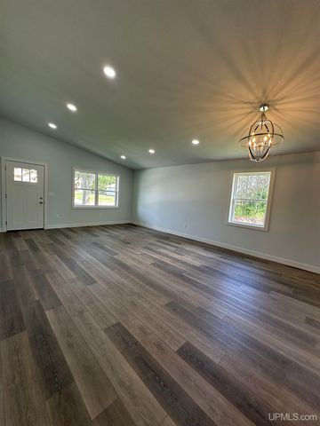 1705 S 21st Avenue, Escanaba, MI 49829