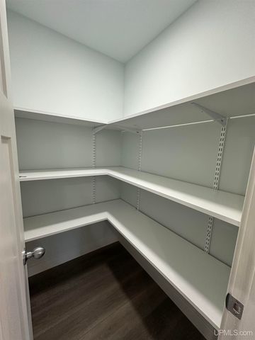 1705 S 21st Avenue, Escanaba, MI 49829