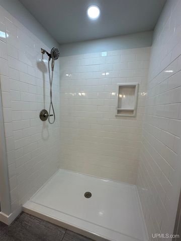 1705 S 21st Avenue, Escanaba, MI 49829