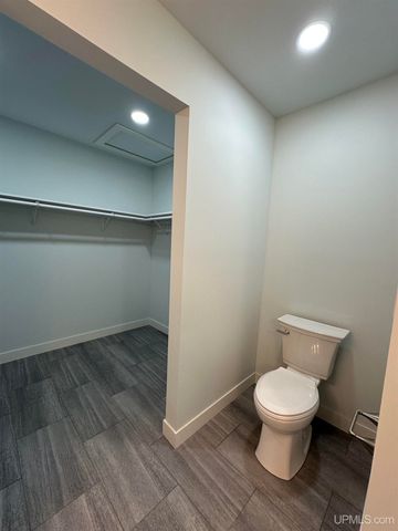 1705 S 21st Avenue, Escanaba, MI 49829