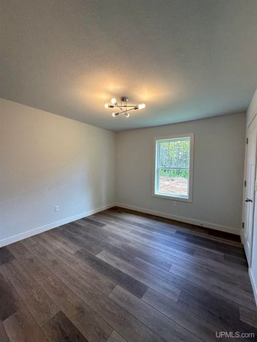 1705 S 21st Avenue, Escanaba, MI 49829