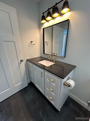 1705 S 21st Avenue, Escanaba, MI 49829