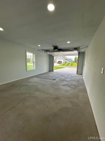 1705 S 21st Avenue, Escanaba, MI 49829