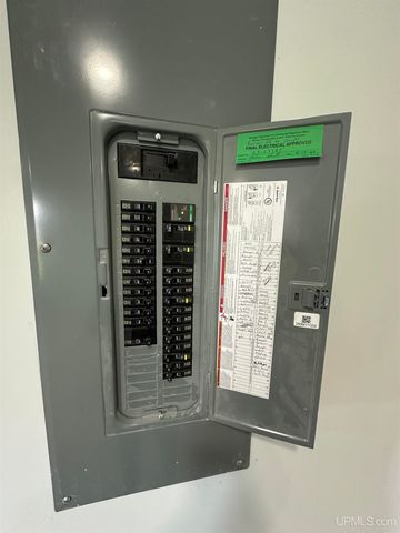 1705 S 21st Avenue, Escanaba, MI 49829