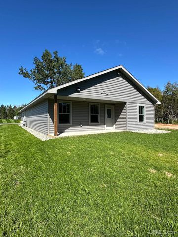 1705 S 21st Avenue, Escanaba, MI 49829