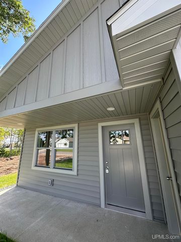 1705 S 21st Avenue, Escanaba, MI 49829