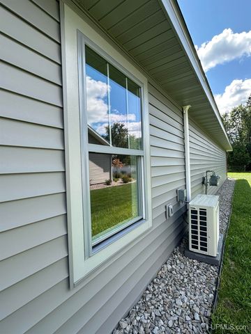 1705 S 21st Avenue, Escanaba, MI 49829