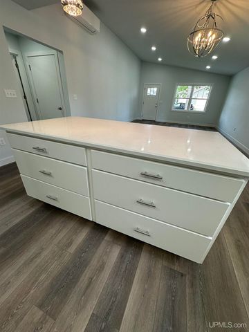 1705 S 21st Avenue, Escanaba, MI 49829