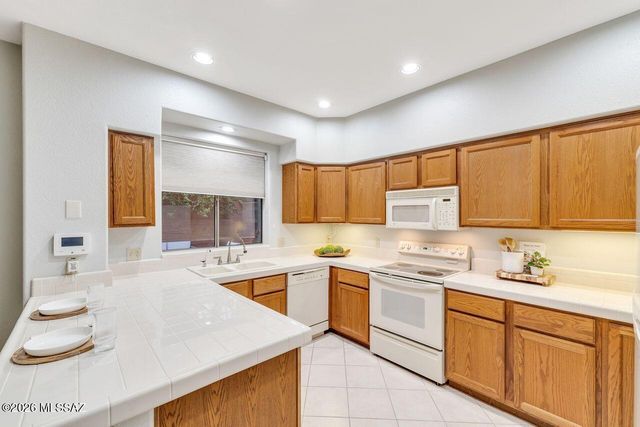 5252 E Timrod Street, Tucson, AZ 85711