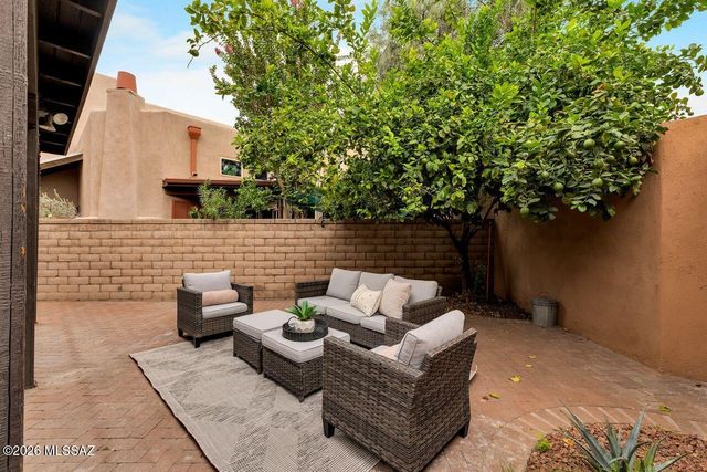 5252 E Timrod Street, Tucson, AZ 85711