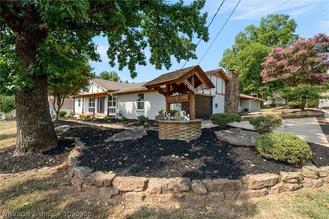 825 N 20th Street, Van Buren, AR 72956