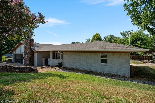 825 N 20th Street, Van Buren, AR 72956