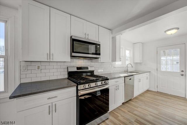 27 N 3Rd Ave, Manville Boro, NJ 08835